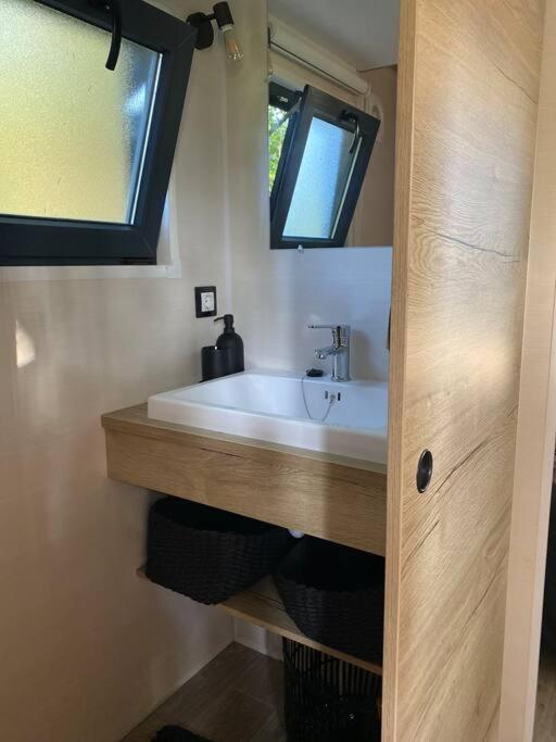 Tiny House Sur Terrain Boise A 10 Mn De La Mer Férel Zewnętrze zdjęcie